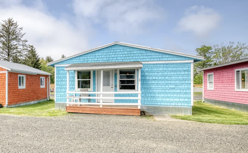 The Sand&Surf 2-Br Cottage (#5) by Grayland Beach