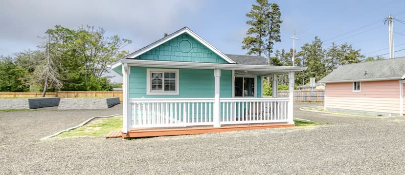 The Mermaid 1-Br Cottage (#2) by Grayland Beach