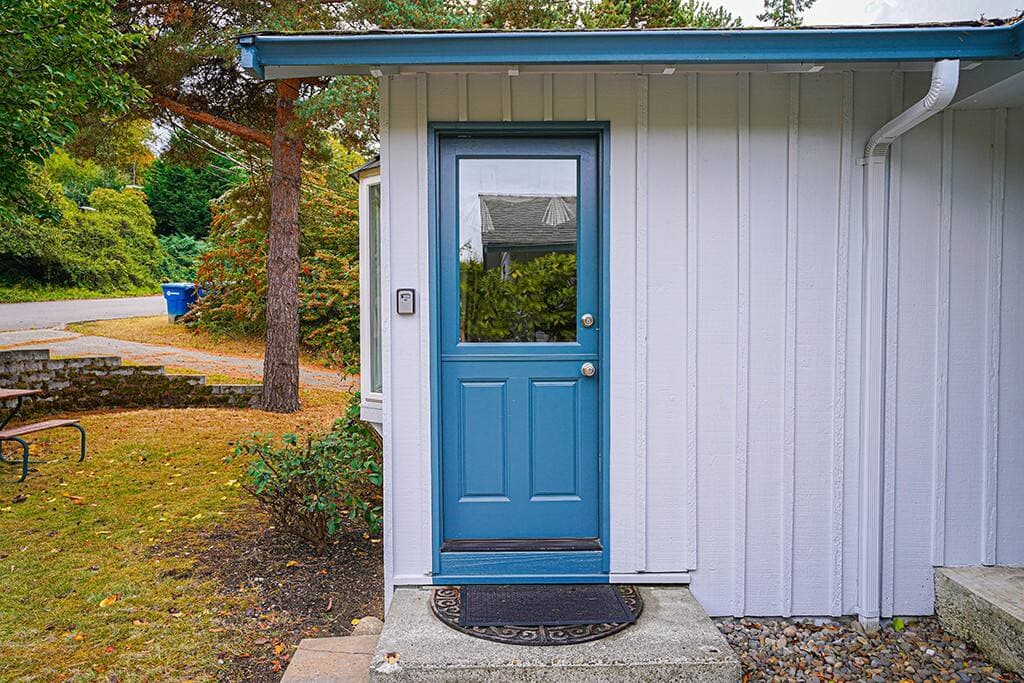 Exterior door to guest suite