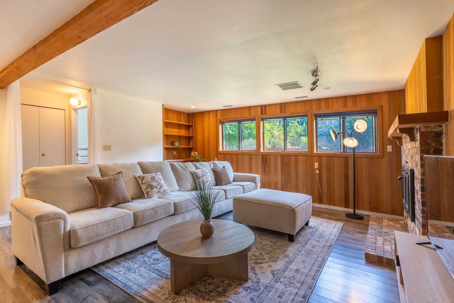 Spacious family room with a cozy sectional sofa that easily converts into a comfortable sofa bed. Perfect for movie nights.