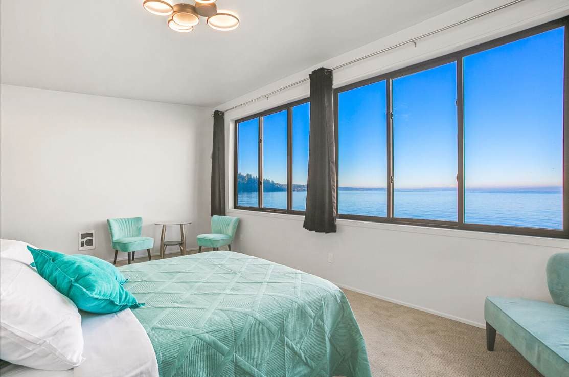 Sleep in comfort, wake to wonder—your queen bed frames the perfect ocean view.