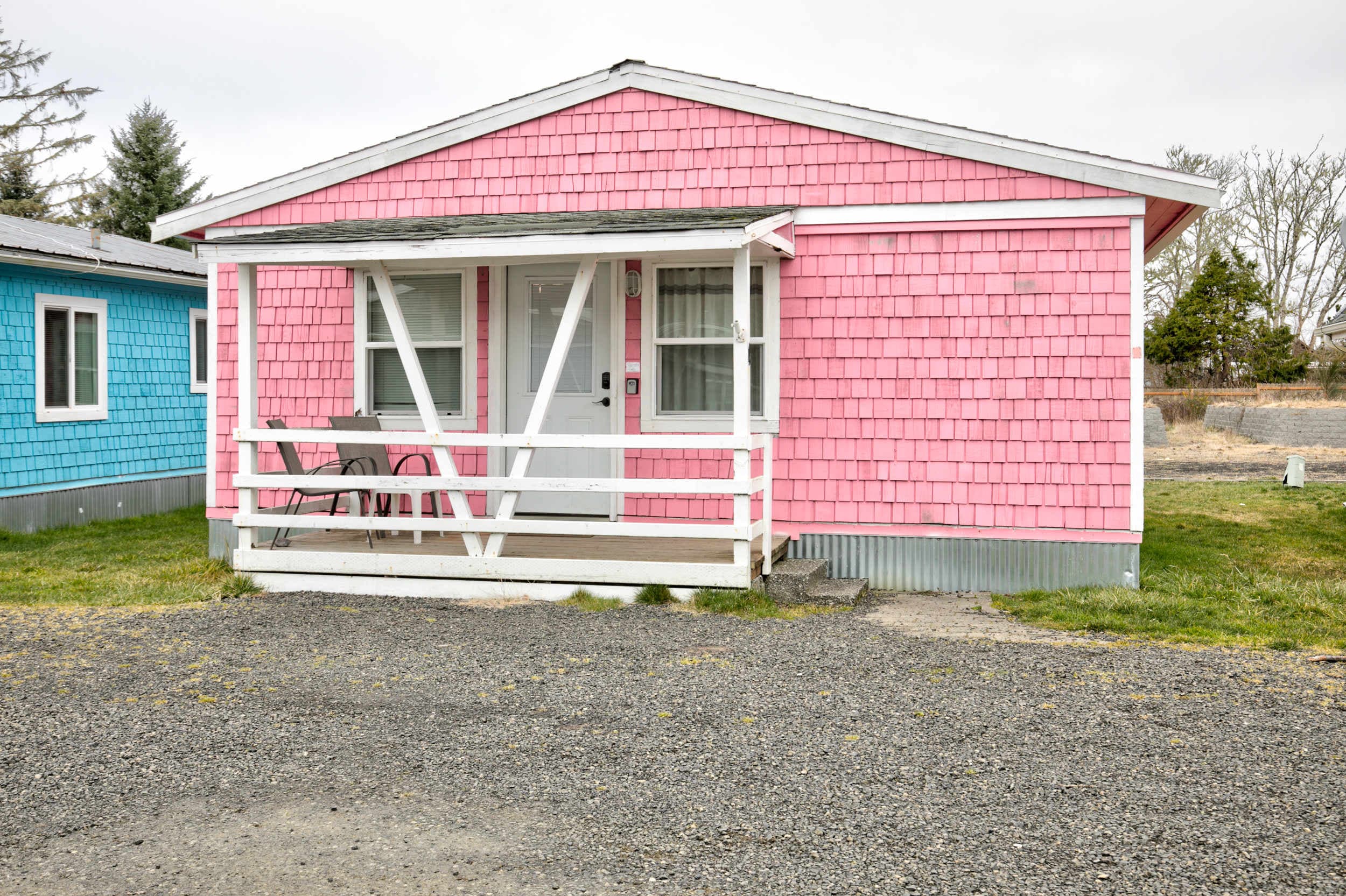 Charming 2BR cottage, just 5 mins to the beach, perfect retreat.