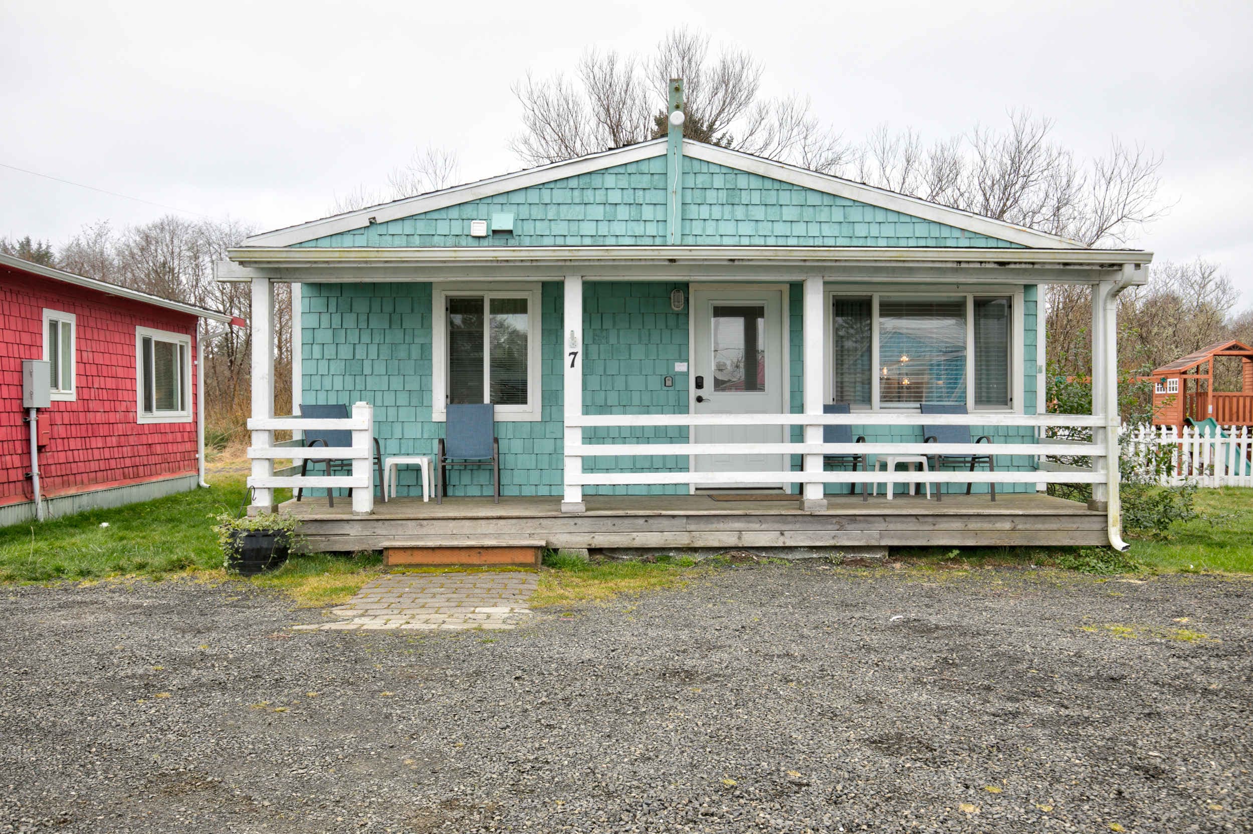 Cottage 7: A relaxing 2-bedroom retreat in a serene setting.