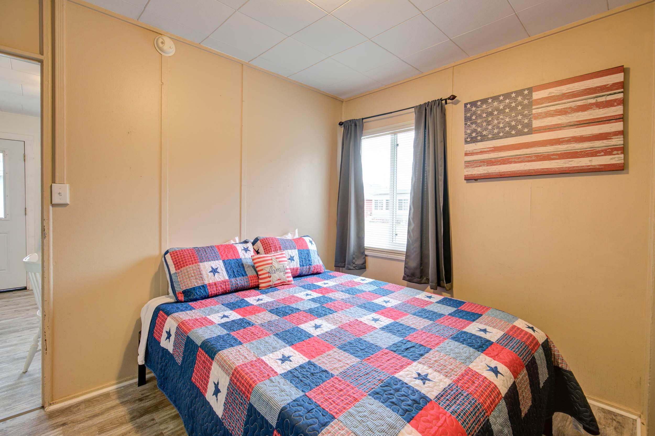 Cozy queen bed, perfect for a restful night's sleep.